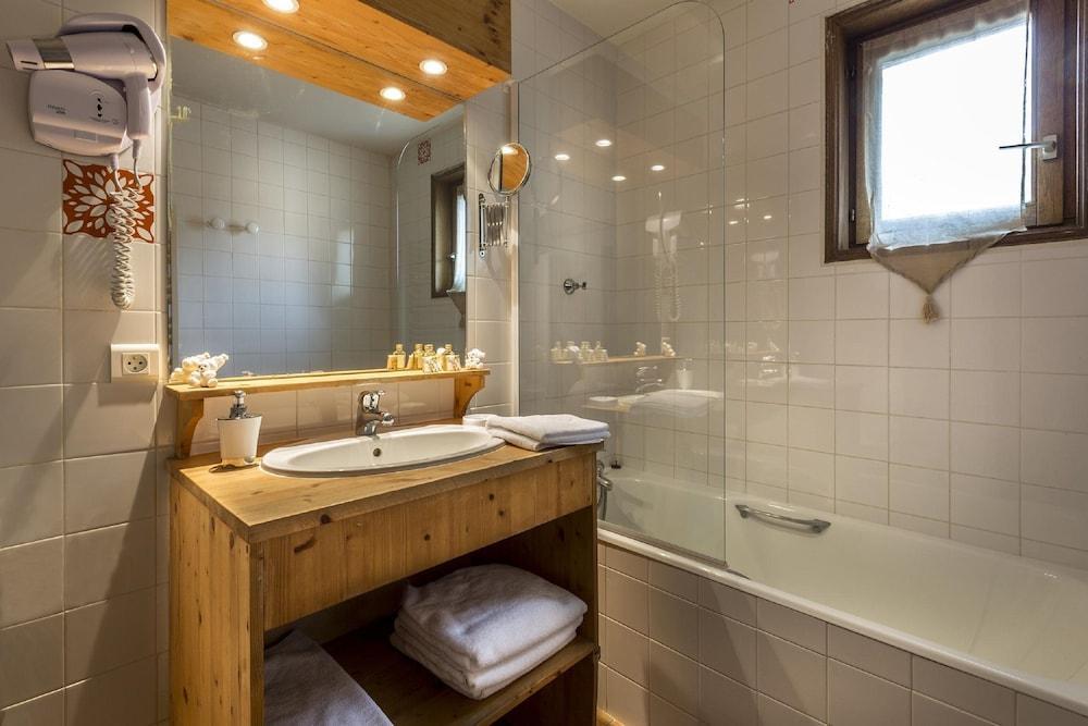 Madame Vacances Residence Alpina Lodge วาลดีแซร์ ภายนอก รูปภาพ